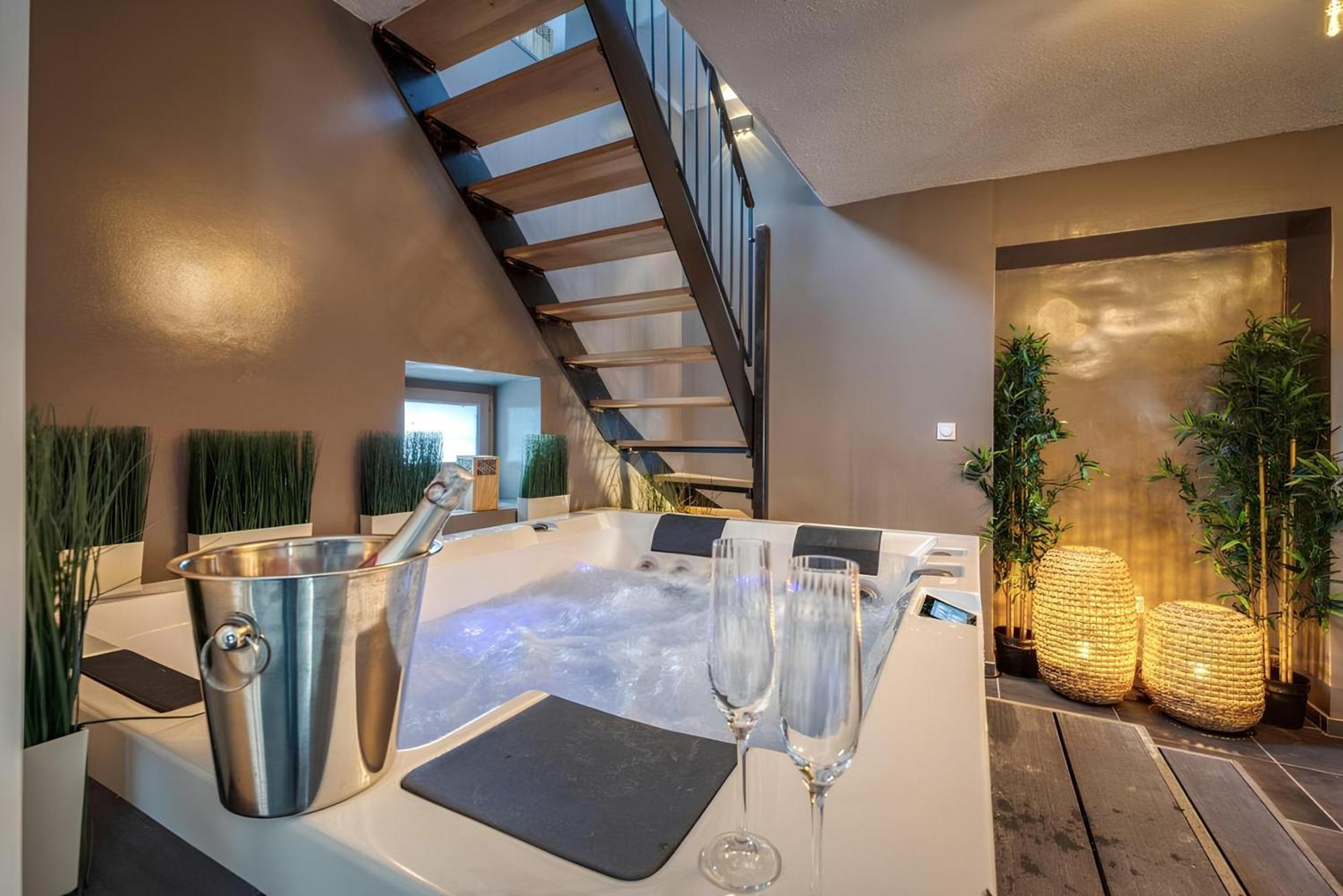 50 Nuances D'amour - Jacuzzi / Massage / Cinema